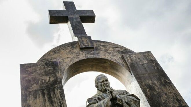 estatua juan pablo ii